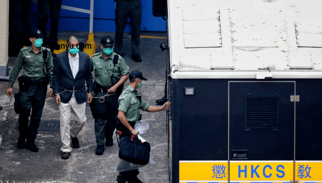 香港警方对恒生银行两次抢劫案的回应对比分析